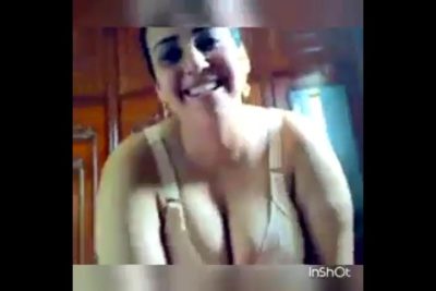 خمسينه شرموطه بزازها كبيره  xnxx  بتتناك من واد اد ابنها وعايزه زبره يفشخ كسها