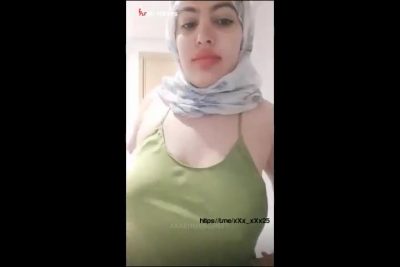 محجبه شرموطه بتعرض بزازها الجامده   سكس عربي بيضه زي حته القشطه