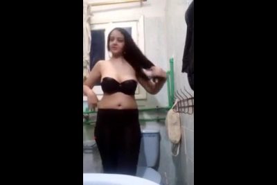 مزه جامده 19 سنه بتتصور نيك مصري لحبيبها بتقوله هتاجي تريح طيزي