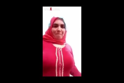 محجبه ولابسه العبايه  سكس امهات  الحمرا تجنن جمالها حلو اوي بتتناك في كسها