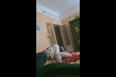 جايب شرموطه البيت سكس  عشان ينيكها في كسها زبره بيوجعه اوي