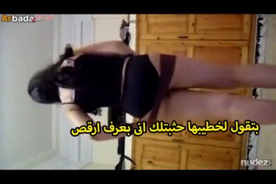الهايج بيسخن خطيبته علشان سكس تويتر ترقصله وهى قالتله هثبتلك انى بعرف ارقص ونزلت رقص وفضلت تقلع هدومها وتسخنه وهو عمال يلعب فى زبره
