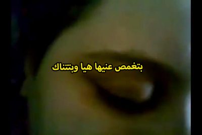 الشرموطه مبسوطه علشان بتتناك وعماله تغمض عينيها وهى سكس تويتر بتتناك والخول نازل رزع فى كسها وهو غرقان وتقفيش فى بزازها الملبن