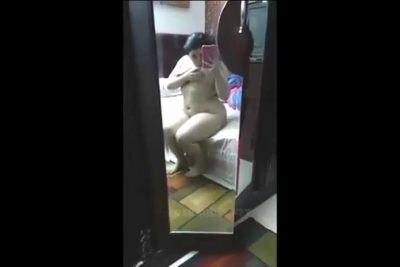 قحبه عماله تصور جسمها سكس مصري لصاحبها وعماله تقوله شوف جسمى صاروخ ازاى نفسى اتناك منك اوى