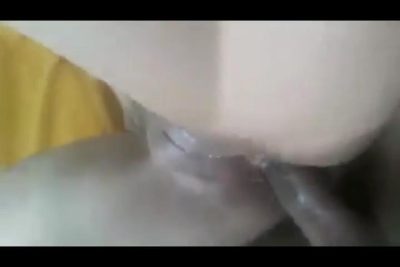 الشرموطه كسها سكس مصري غرقان وبتحب تتناك فى طيزها وطلعت اعدت على زوبره وحطته فى طيزها وعماله تطلع وتنزل عليه