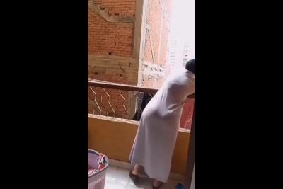 شرموطه سكس مصري مصريه جوزها بيصورها وهى بتنشر الغسيل ولابسه عبايه مباينه كل حاجه فى جسمها