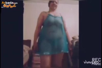 شرموطه سكس مصري مصريه بجسم مربرب لابسه قميص نوم وبتكلم عشيقها وبتخسنه وبتقوله جوزى مسافر وكسى مولع