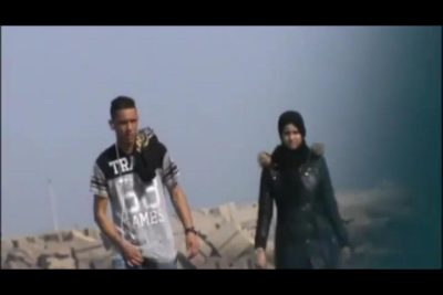 خد حبيبته سكس مصري يتمشوا على البحر وراح مكان فاضي واعد يبوس فى شفايفها وبيلعب فى بزازها