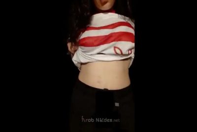 اندر ايدج سكس مصري  لبوه بتكلم صاحبها فيديو وعماله تقلع هدومها وجسمها ابيض زى القشطه